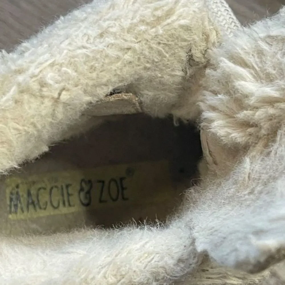 Maggie & Zoe Girls Gold Lace Up Faux Fur Lined Fold Over Boots Toddler Size‎ 11